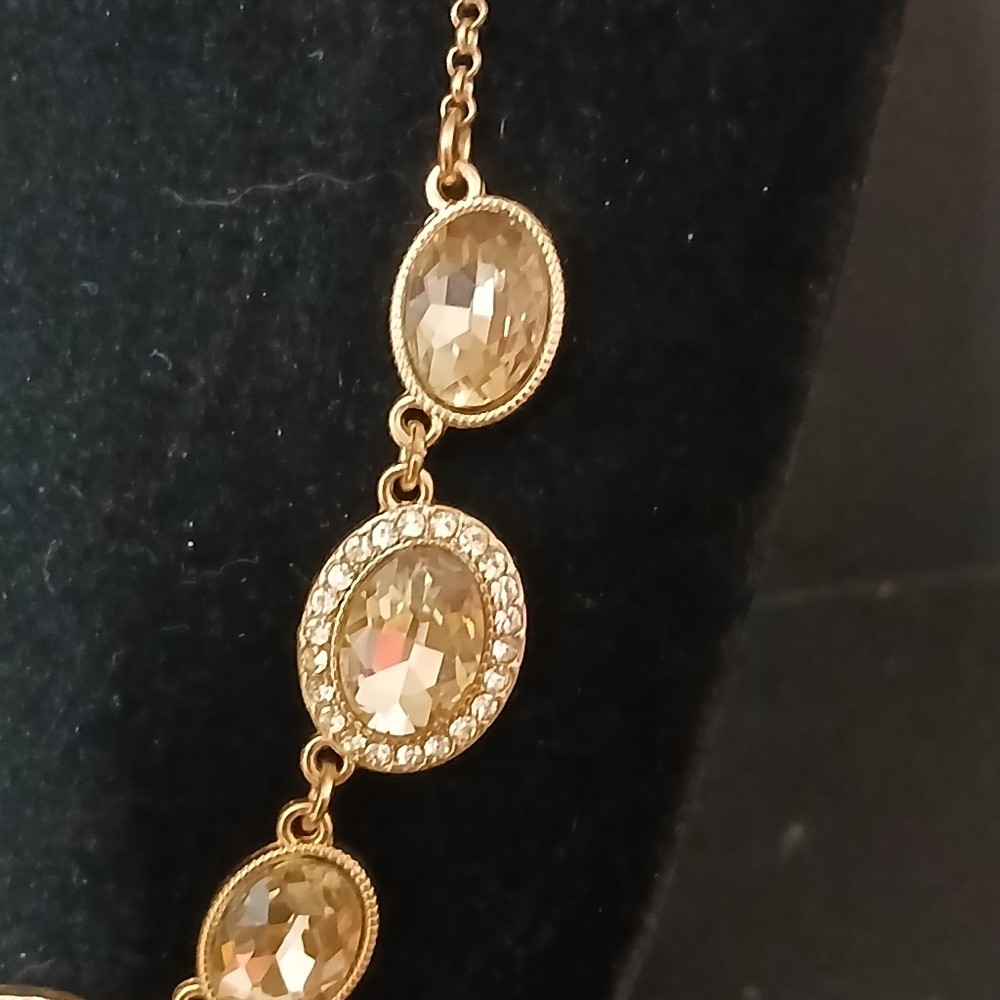 Monet gold tone Rhine stone necklace - Picture 4 of 11
